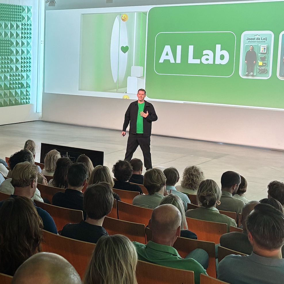 Joost de Leij on stage during an AI Lab session with leaders in the room.